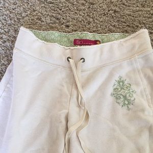 SO white sweatpants